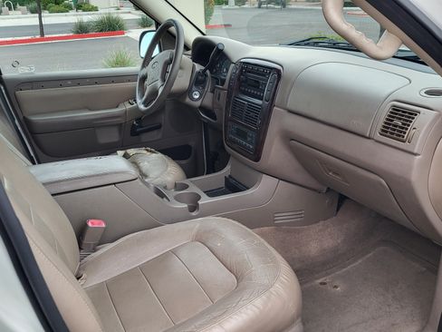 Used 2004 Ford Explorer Limited image 6