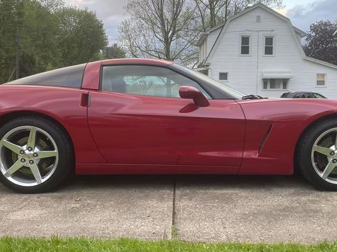 Used 2005 Chevrolet Corvette Coupe w/ Preferred Equipment Group image 2
