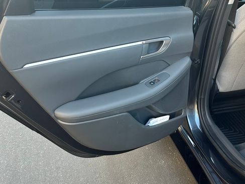 Used 2021 Hyundai Sonata SEL w/ Convenience Package image 16