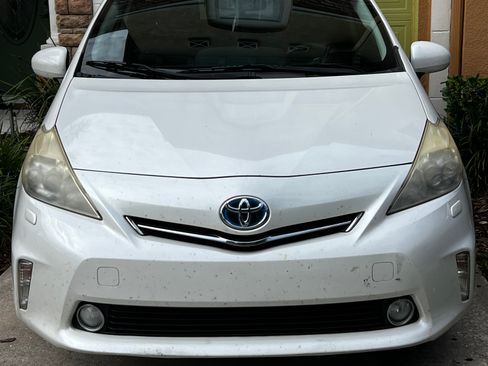 Used 2012 Toyota Prius V Five FWD image 1