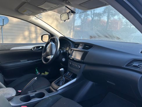 Used 2019 Nissan Sentra S image 5