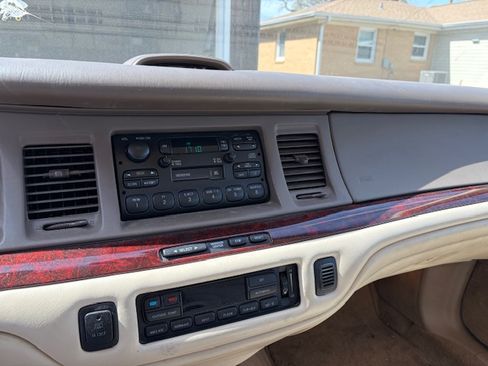 Used 1997 Lincoln Town Car Cartier image 8