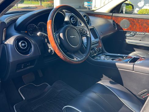 Used 2011 Jaguar XJ L image 12