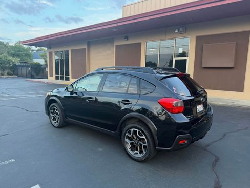 Used 2017 Subaru Crosstrek 2.0i Premium w/ Moonroof Package AWD/4WD image 4