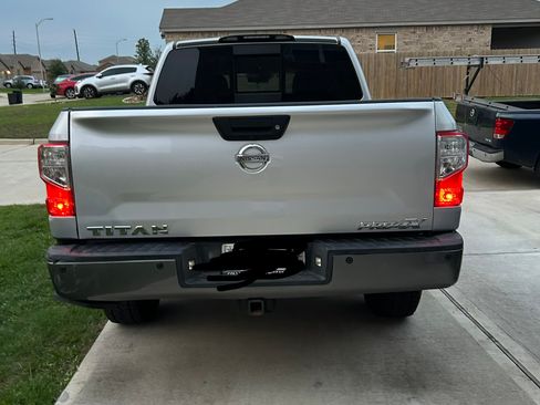 Used 2017 Nissan Titan PRO-4X AWD/4WD image 4