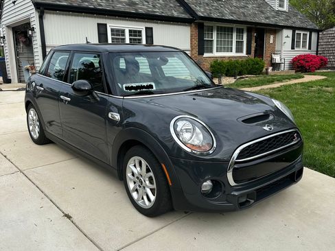 Used 2015 MINI Cooper S image 1