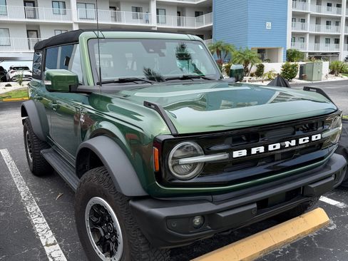 Used 2024 Ford Bronco Outer Banks w/ Sasquatch Package AWD/4WD image 1