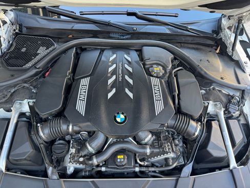 Used 2022 BMW 750Li xDrive AWD/4WD image 23