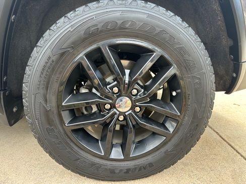 Used 2017 Jeep Grand Cherokee Laredo w/ Quick Order Package 23E image 20