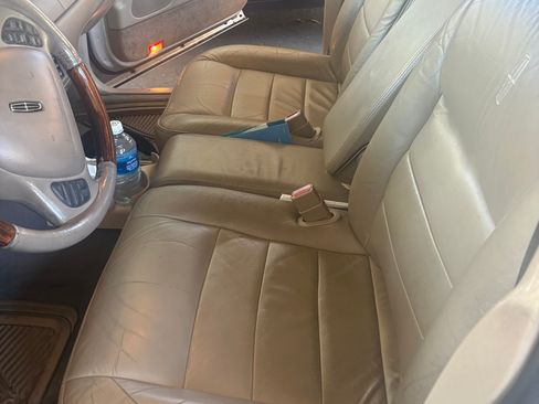 Used 2002 Lincoln Town Car Signature RWD image 14