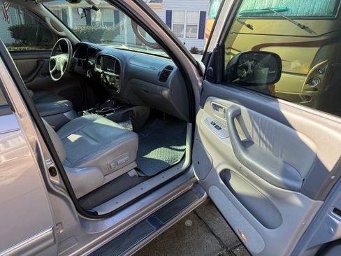 Used 2001 Toyota Sequoia Limited image 22