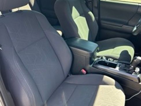 Used 2019 Toyota Tacoma TRD Off-Road image 12