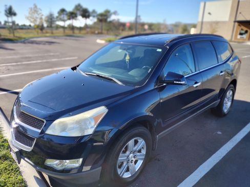 Used 2012 Chevrolet Traverse LT image 1