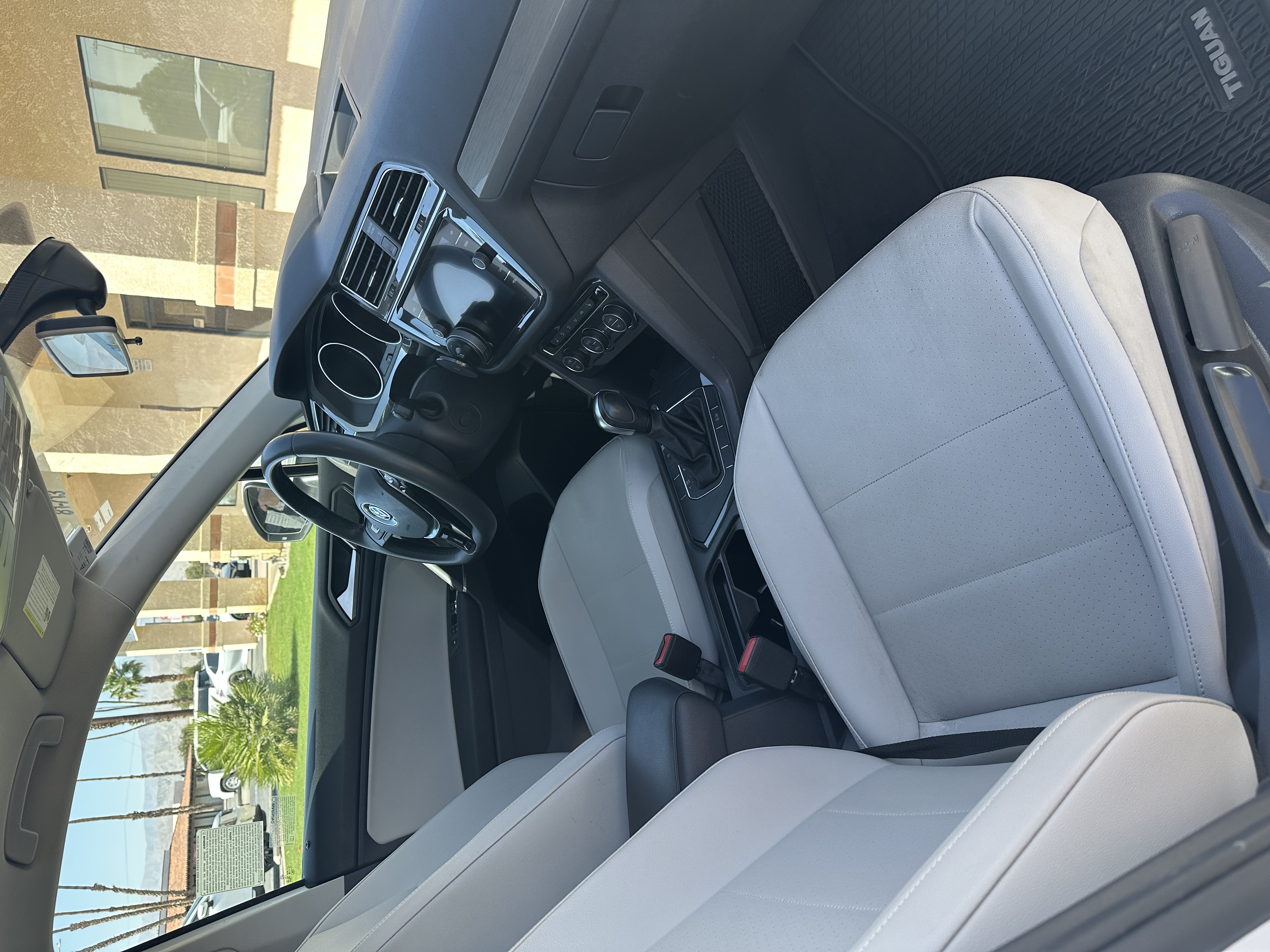Used 2020 Volkswagen Tiguan SE w/ Panoramic Sunroof Package FWD image 12