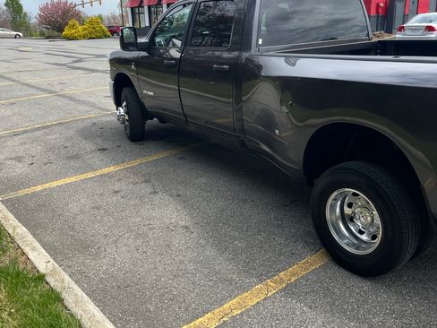 Used 2024 RAM 3500 Big Horn w/ Heated Seats & Wheel Group AWD/4WD image 4