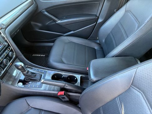 Used 2017 Volkswagen Passat 1.8T SE image 11