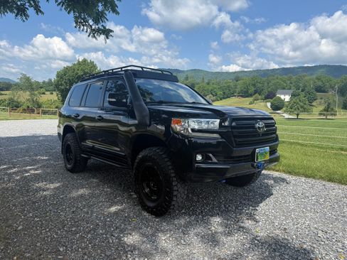 Used 2016 Toyota Land Cruiser AWD/4WD image 13