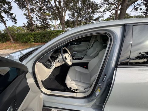 Used 2024 Volvo S60 B5 Plus image 9