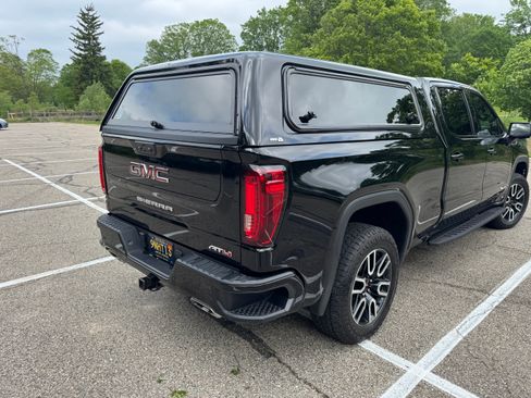 Used 2022 GMC Sierra 1500 AT4 w/ AT4 Premium Package AWD/4WD image 8