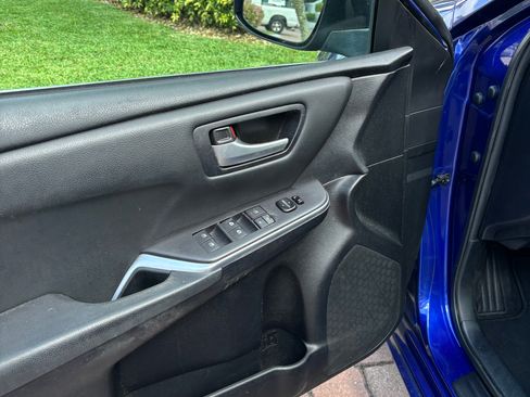 Used 2015 Toyota Camry SE FWD image 15
