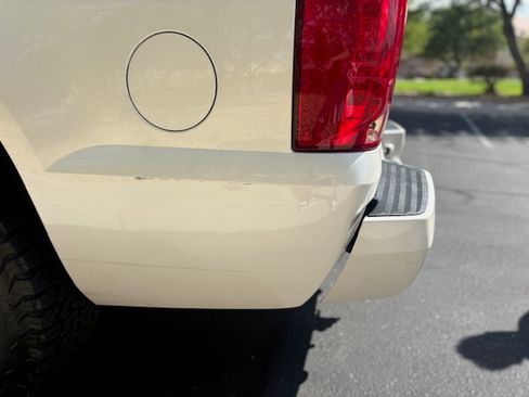 Used 2010 Cadillac Escalade EXT Premium image 12