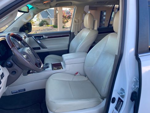 Used 2013 Lexus GX 460 Premium image 9