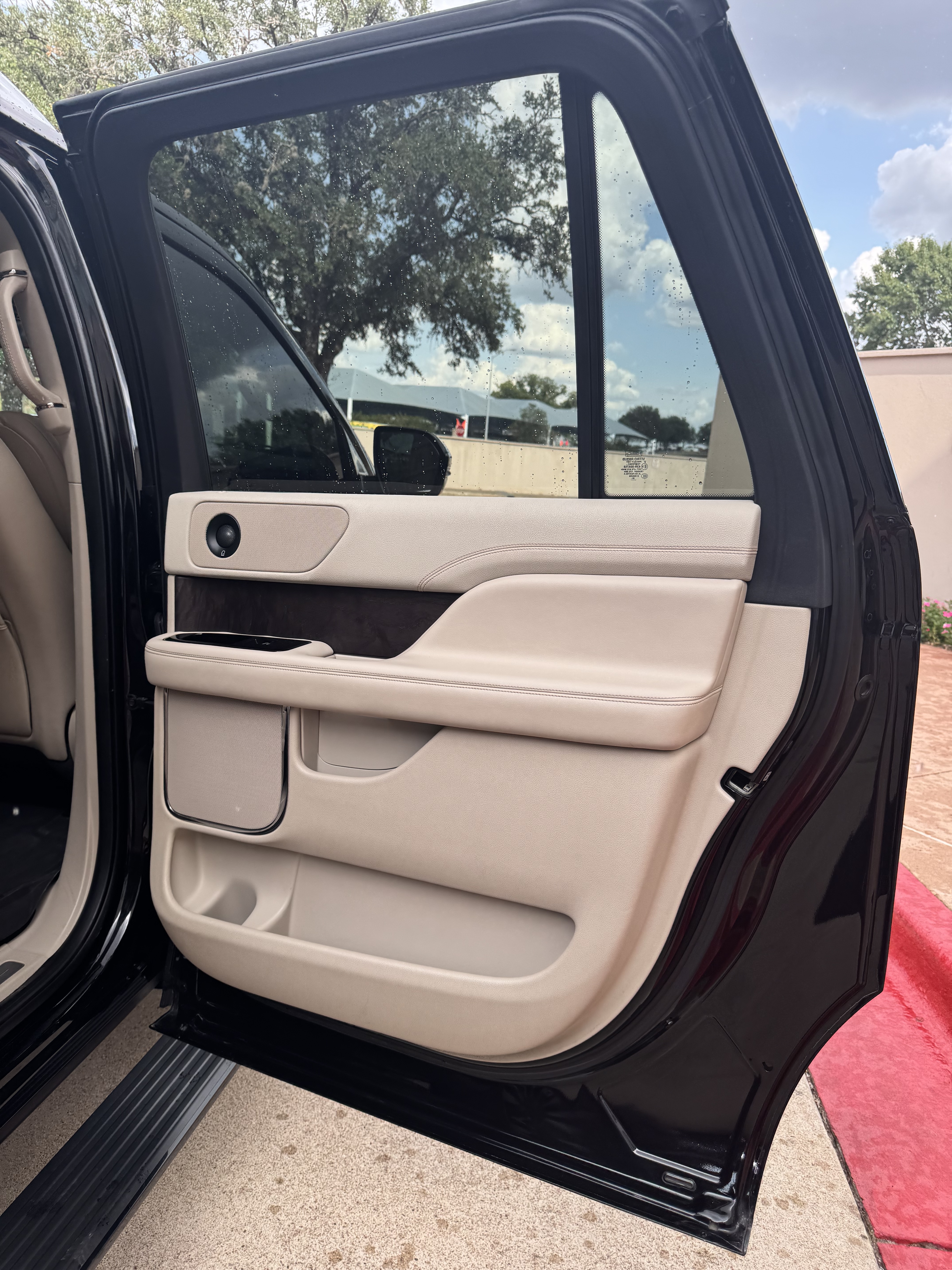 Used 2021 Lincoln Navigator L Reserve RWD image 15