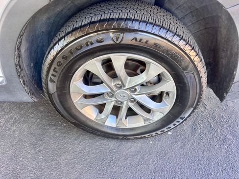 Used 2019 Hyundai Santa Fe SEL image 19