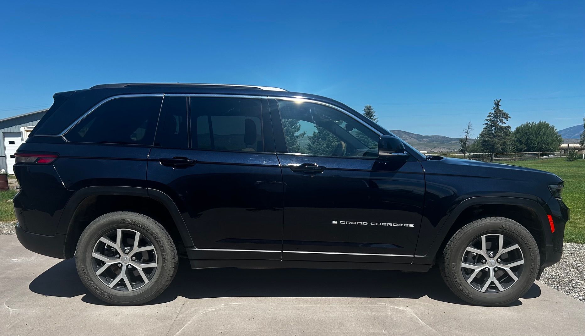 Used 2024 Jeep Grand Cherokee Limited w/ Luxury Tech Group II AWD/4WD image 1