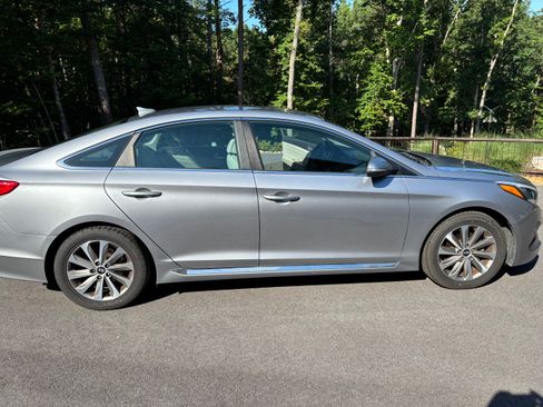 Used 2015 Hyundai Sonata Sport FWD image 2