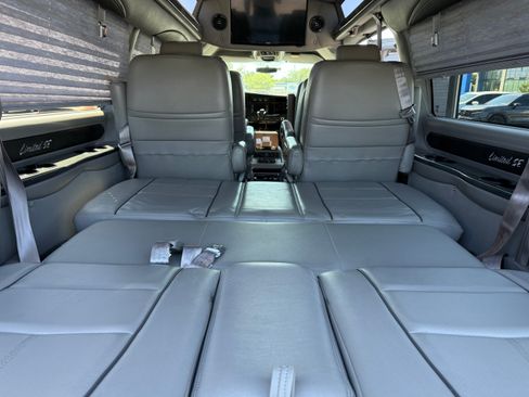 Used 2017 Chevrolet Express 2500 Extended image 11