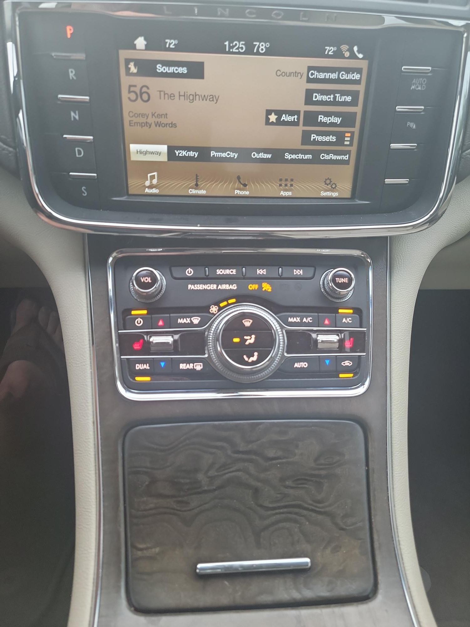 Used 2018 Lincoln Continental Premiere FWD image 12