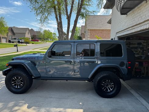 Used 2025 Jeep Wrangler Unlimited Rubicon AWD/4WD image 1