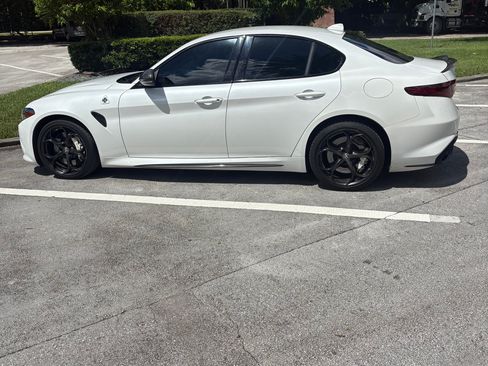 Used 2017 Alfa Romeo Giulia Quadrifoglio image 4