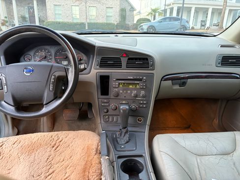 Used 2003 Volvo V70 2.4T image 5