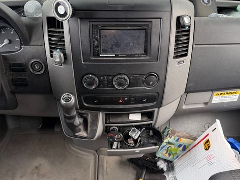 Used 2014 Mercedes-Benz Sprinter 2500 image 4