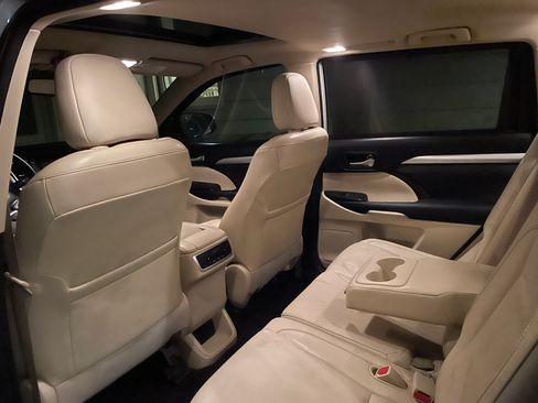 Used 2015 Toyota Highlander XLE image 13