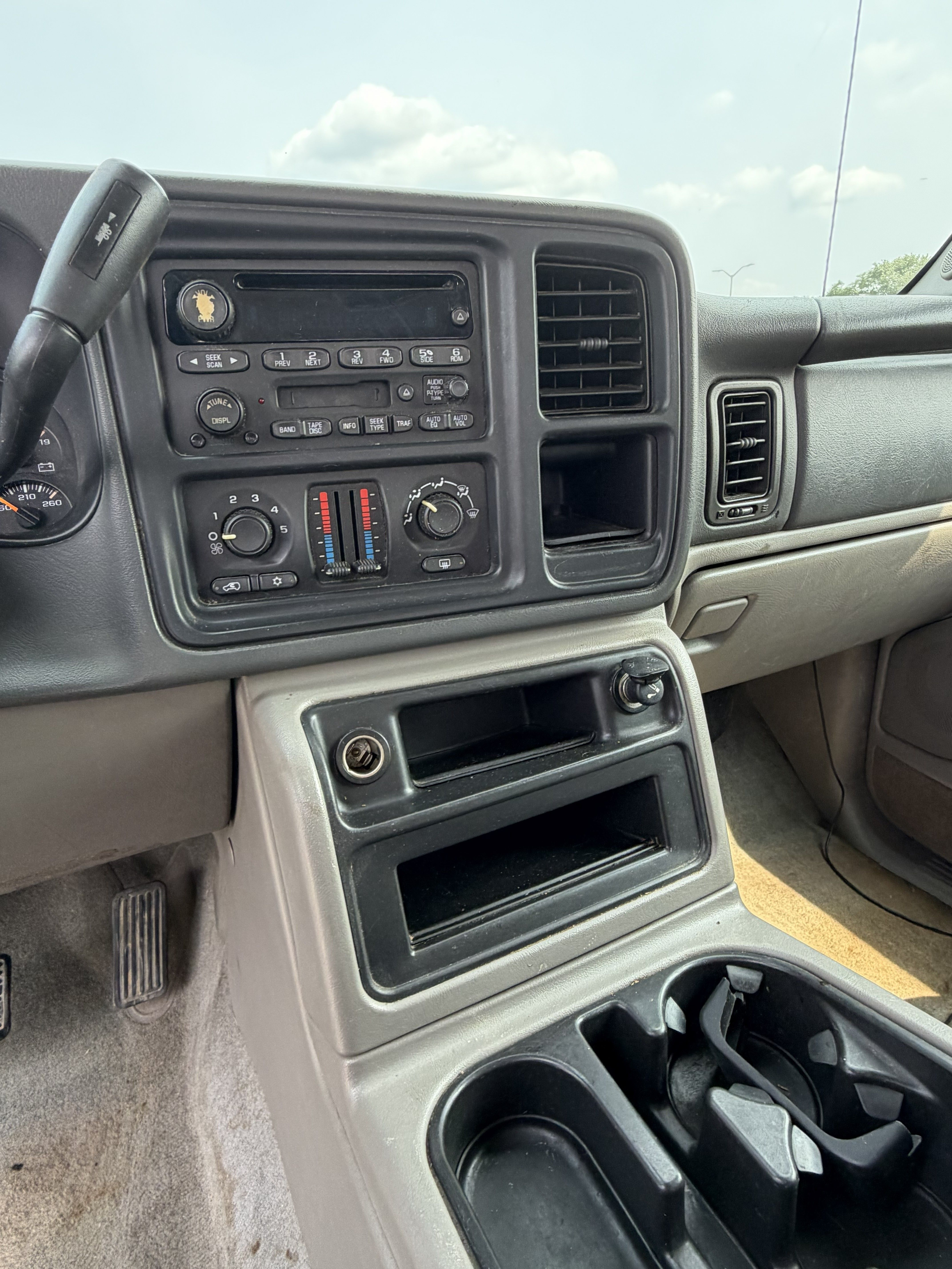 Used 2004 Chevrolet Suburban LS w/ Preferred Equipment Group AWD/4WD image 11