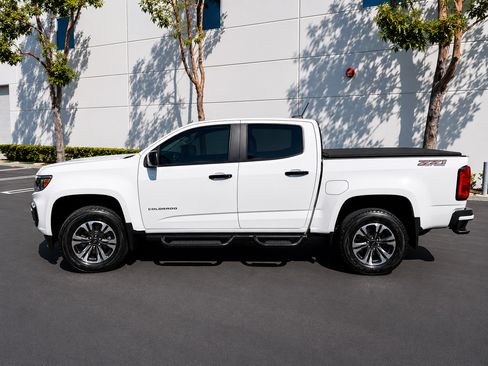 Used 2022 Chevrolet Colorado Z71 AWD/4WD image 1