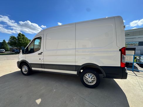 Used 2022 Ford Transit 250 Medium Roof AWD image 5