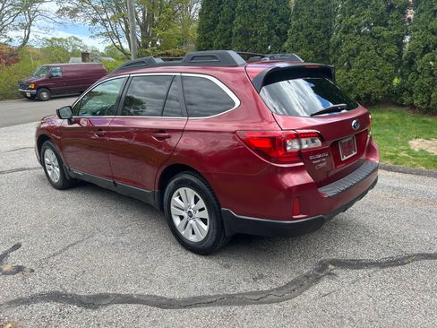 Used 2015 Subaru Outback 2.5i Premium AWD/4WD image 8