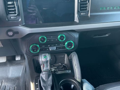 Used 2023 Ford Bronco Everglades image 11