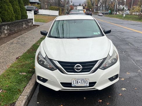 Used 2017 Nissan Altima 2.5 SR w/ Midnight Edition Package image 4