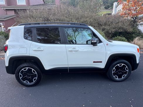 Used 2016 Jeep Renegade Trailhawk image 4