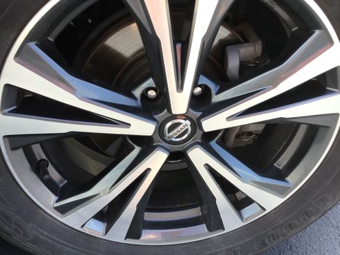 Used 2018 Nissan Rogue SL w/ Premium Package AWD/4WD image 6