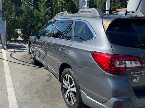 Used 2018 Subaru Outback 2.5i Limited AWD/4WD image 8