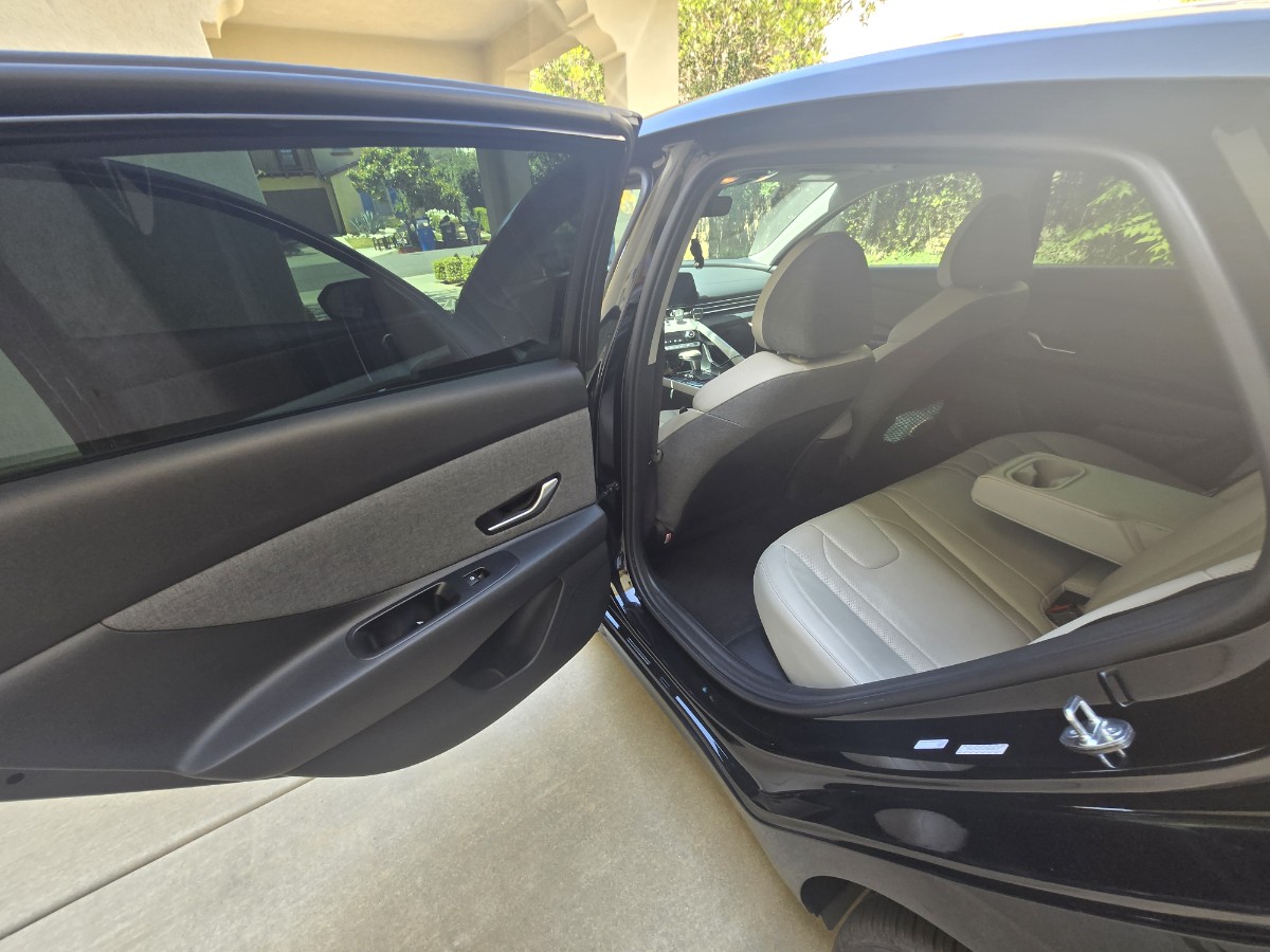 Used 2023 Hyundai Elantra Limited FWD image 10