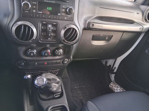 Used 2018 Jeep Wrangler Unlimited Sport S image 11