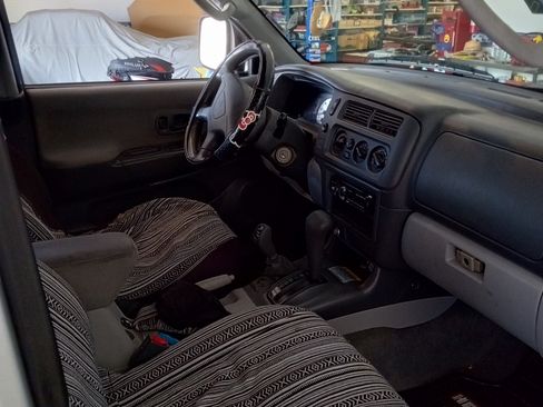 Used 2003 Mitsubishi Montero Sport XLS image 9