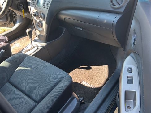 Used 2010 Toyota Yaris Sedan image 9